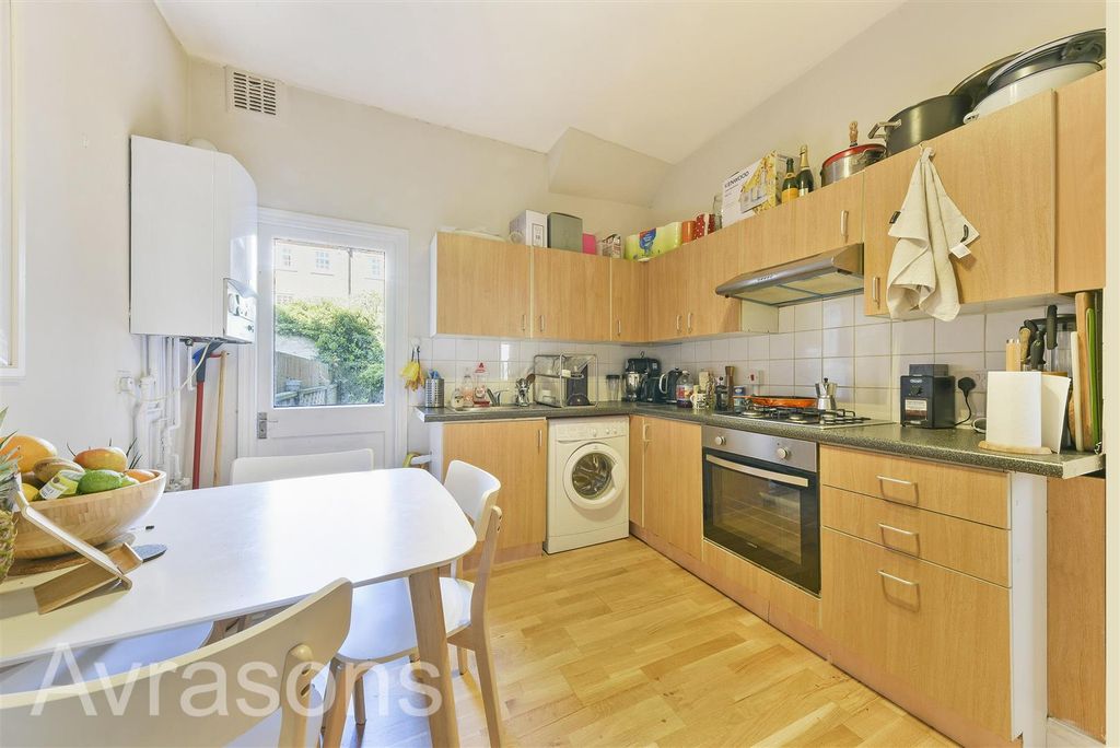 Property photo 2 of 9 Kitchen