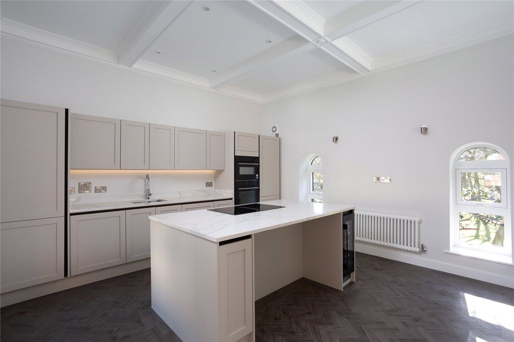 Property photo 3 of 14 Kitchen