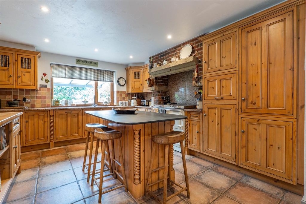 Property photo 3 of 50 Kitchen/Breakfast Room