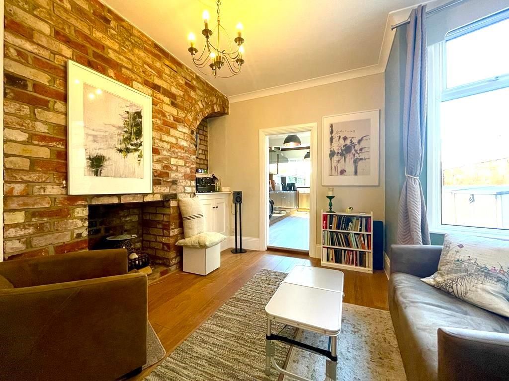 Property photo 2 of 21 Lounge