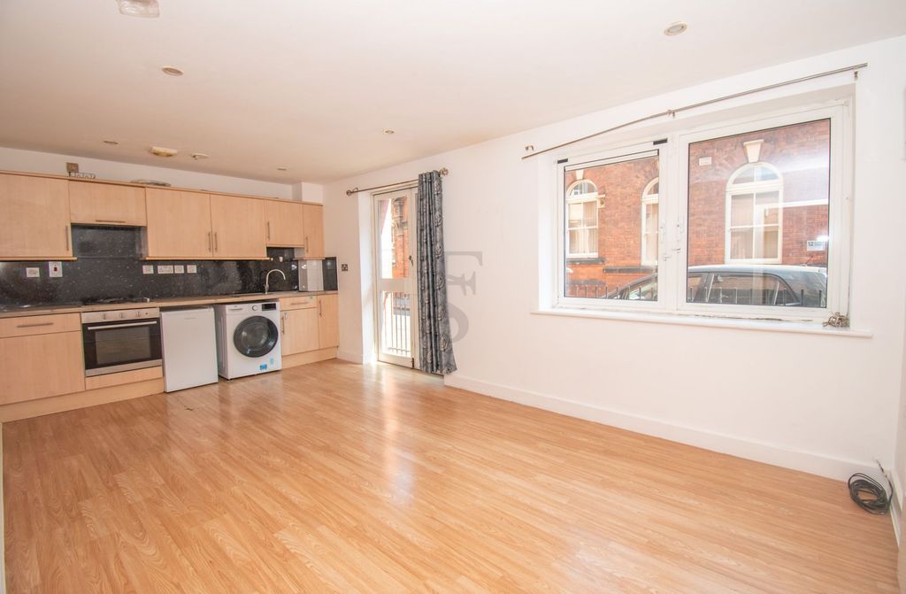 Property photo 2 of 8