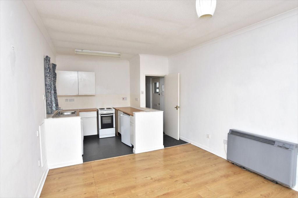 Property photo 2 of 8 Picture No. 19