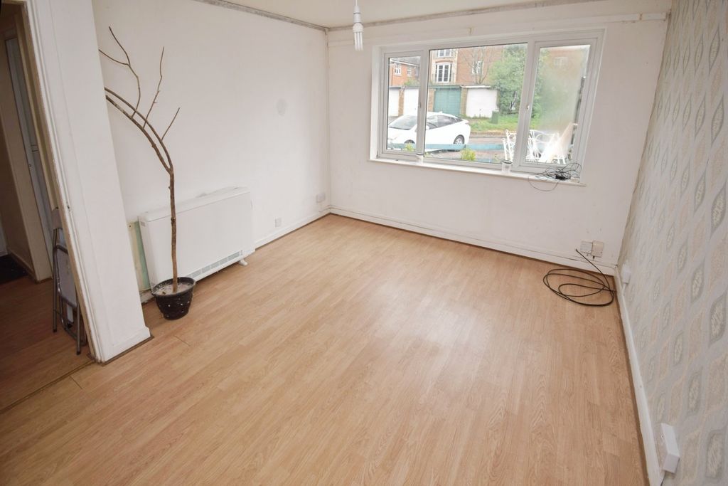 Property photo 3 of 10 Living Room