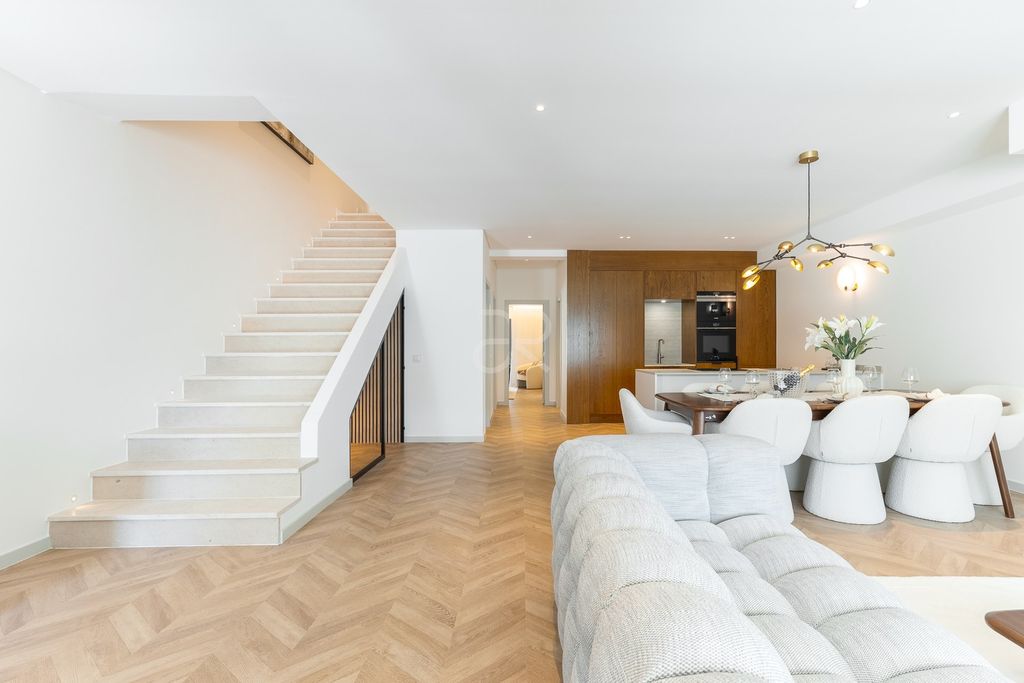 Property photo 2 of 27