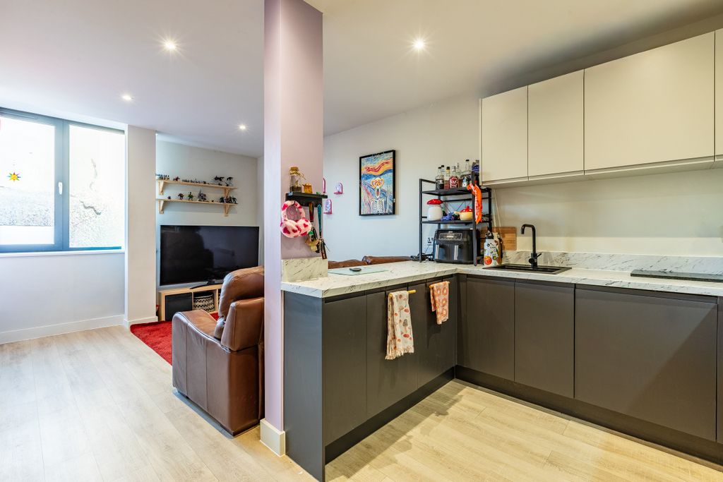 Property photo 2 of 9 2