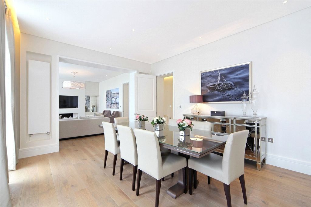 Property photo 2 of 8 Dining Area