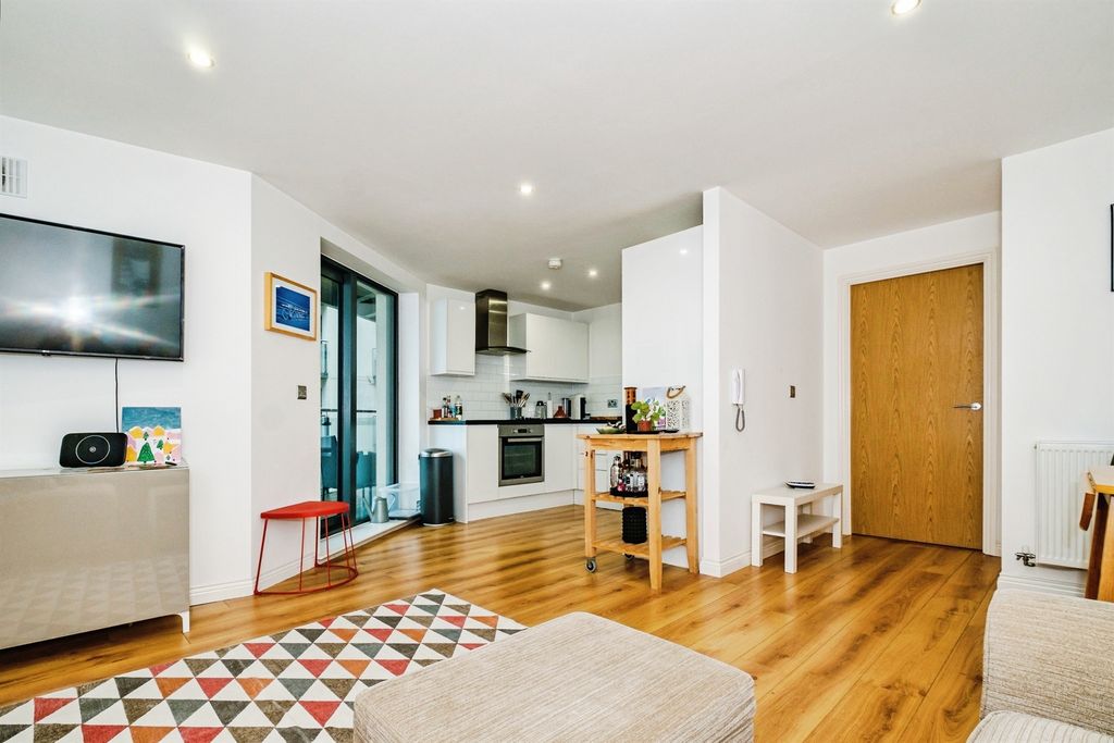 Property photo 2 of 20