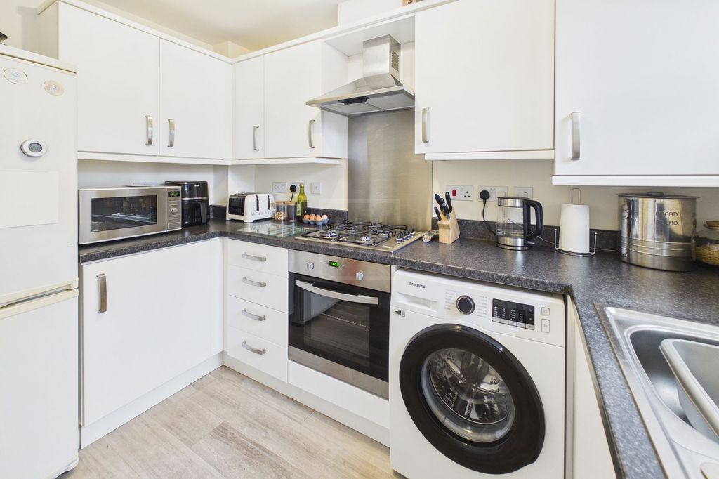 Property photo 3 of 15 Kitchen