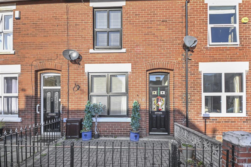 Property photo 1 of 28 15 Lightburne Avenue External (4).Jpg