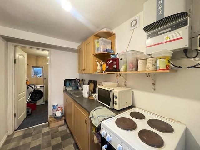 Property photo 2 of 5 Kitchen