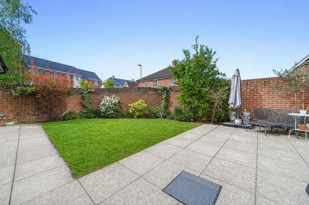 Property photo 2 of 16 Garden