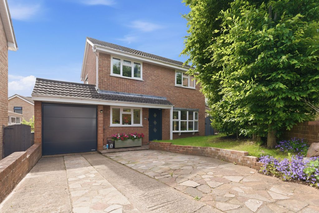 Property photo 1 of 32
