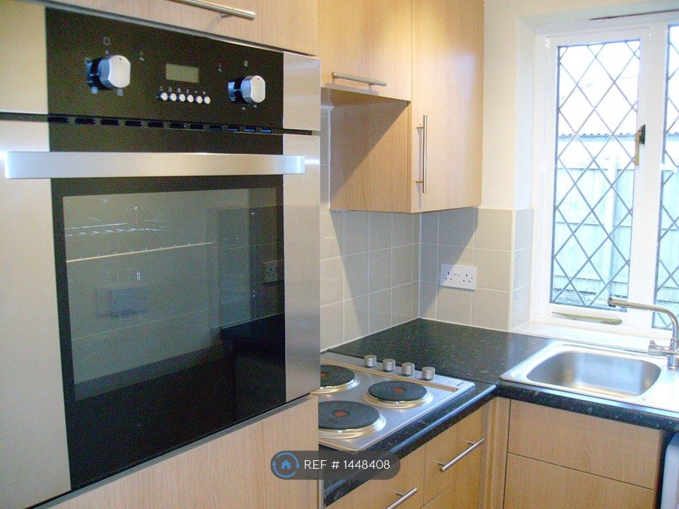 Property photo 2 of 12 Kitchen