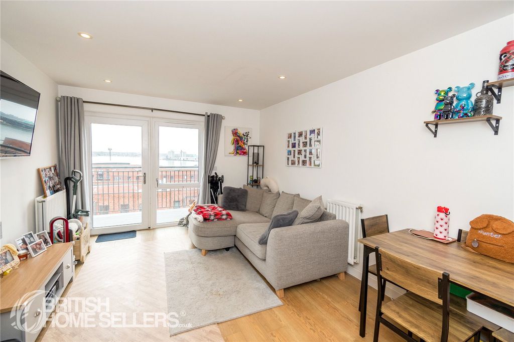 Property photo 2 of 16 Picture No. 14