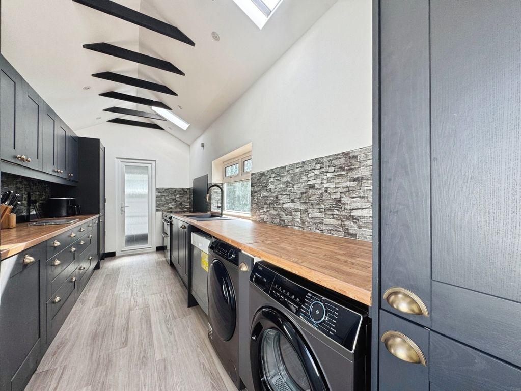 Property photo 2 of 28 5526633