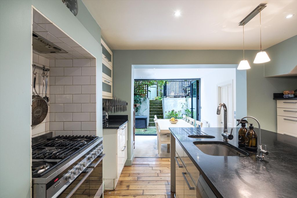 Property photo 3 of 31 Image