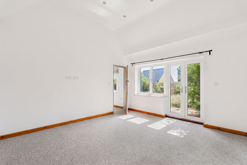 Property photo 3 of 11 Sitting Room