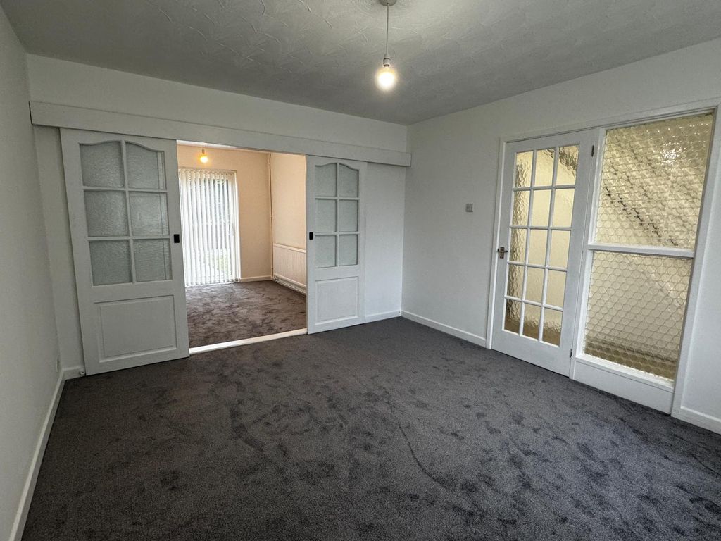 Property photo 3 of 15 Living Room