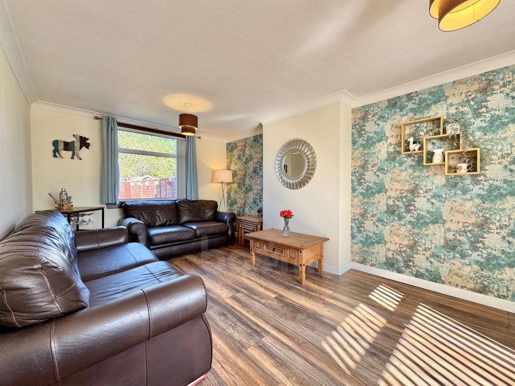 Property photo 2 of 20 Larch Terrace, Beith Lounge