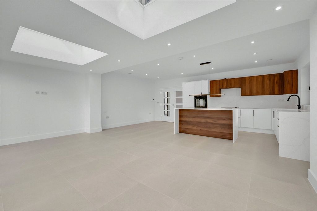 Property photo 3 of 18 Picture No. 14