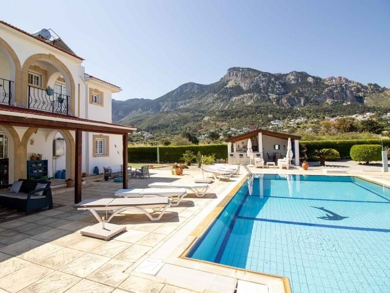 Property photo 3 of 25 3 Bedroom Resale Villa,10m By 5m Swimming Pool, Double Plot Size, Air Conditioning, Bar With BBQ & Garden Shed, Title Deed In The Owner's Name VAT Paid Image No 3