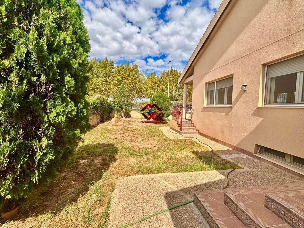 Property photo 1 of 33