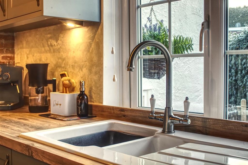 Property photo 3 of 21 Kitchen2.Jpg