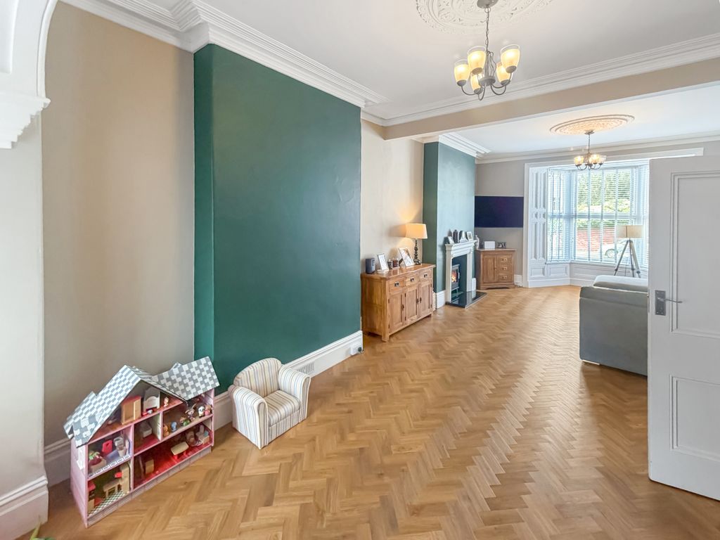 Property photo 3 of 33