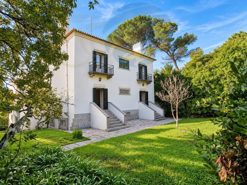 Property photo 1 of 26 Investment: Rare On The Market Villa In Estoril With Sea View, For Renovation