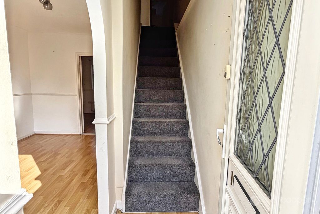 Property photo 2 of 21 5572833