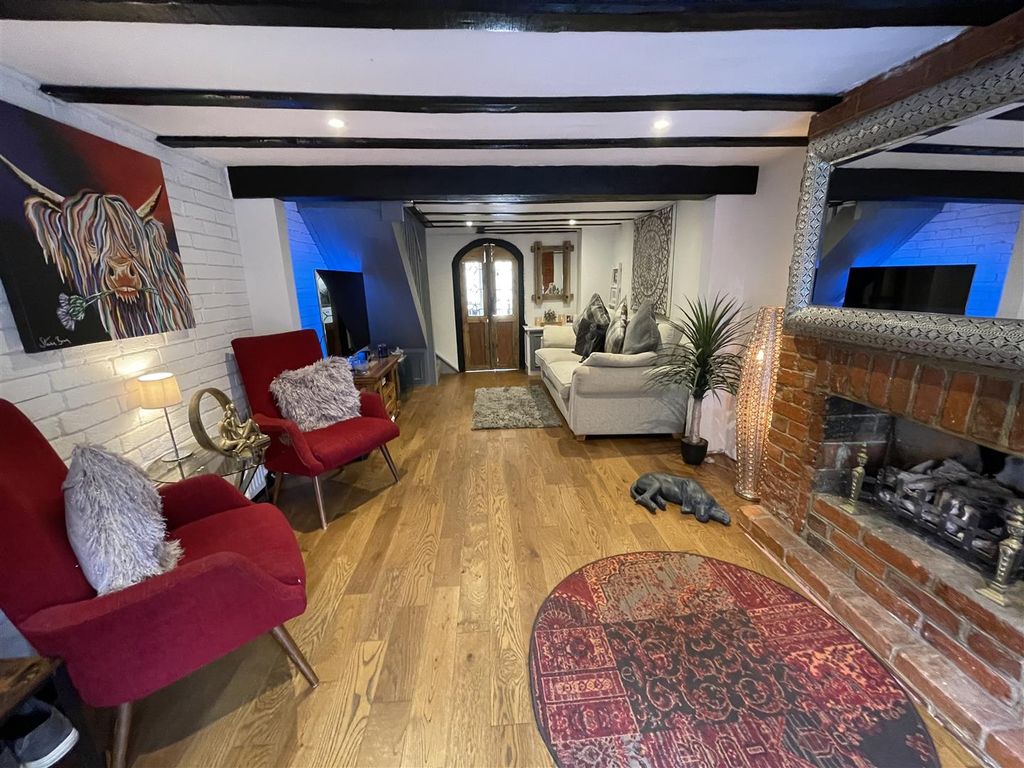 Property photo 3 of 14 26 Chalk Hill Lounge 2.Jpg