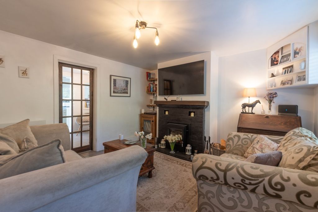 Property photo 2 of 22