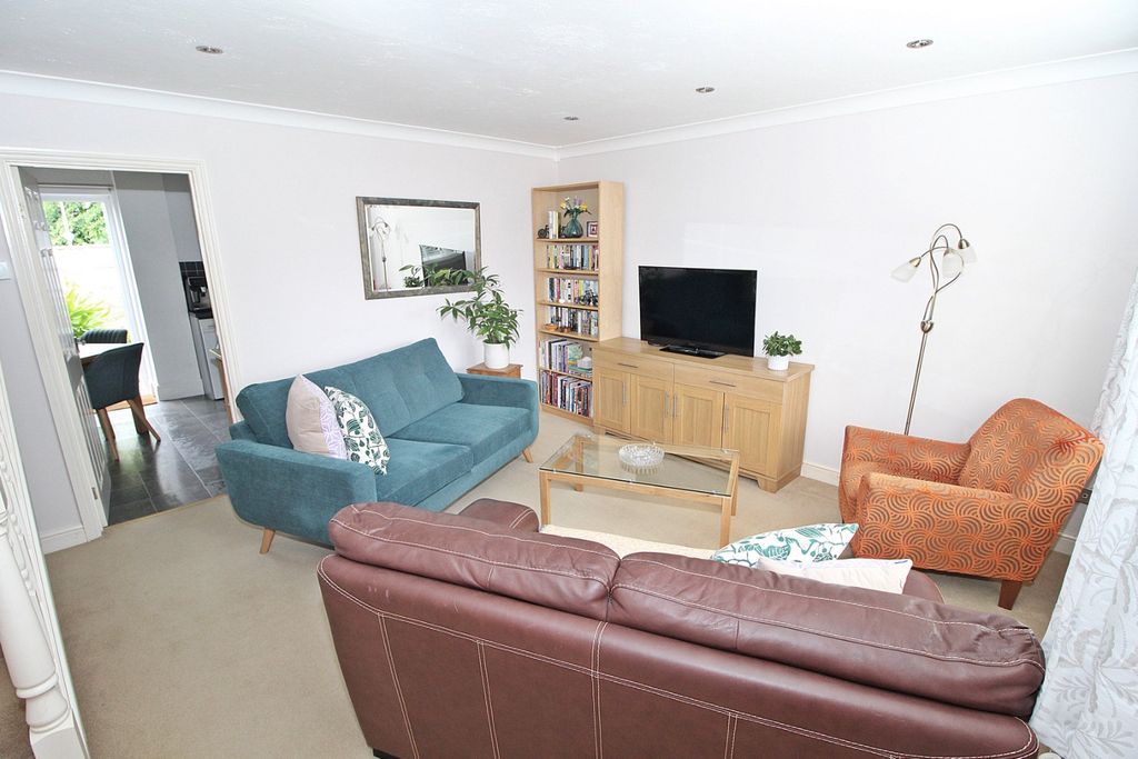 Property photo 3 of 12 4398107