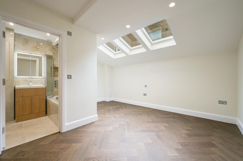 Property photo 2 of 11 Loft