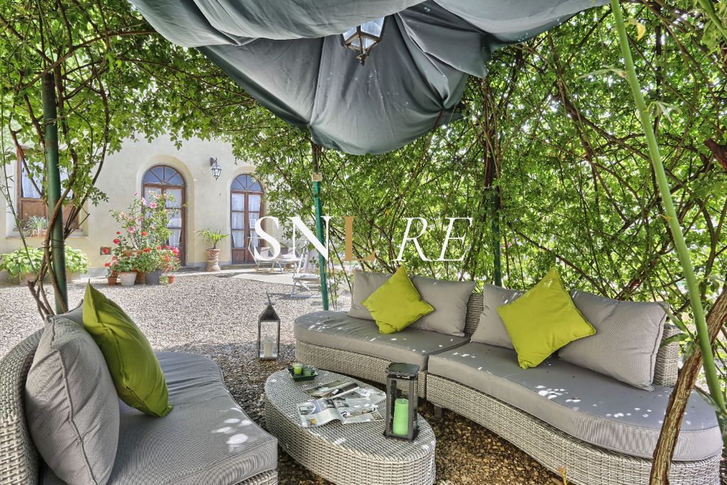 Property photo 2 of 42