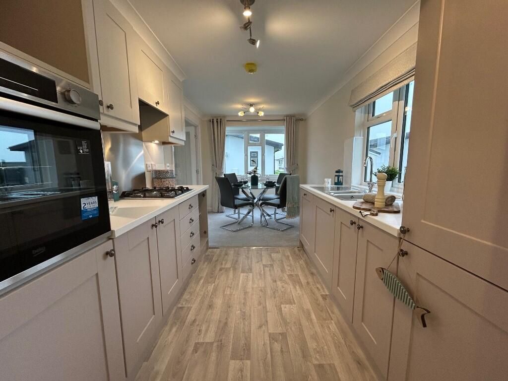 Property photo 3 of 12 Kitchen