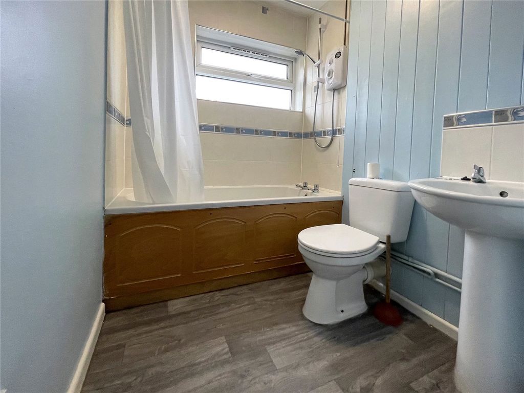 Property photo 3 of 6 Picture No. 04