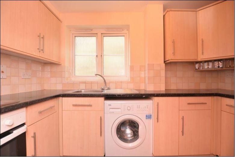 Property photo 3 of 7 Kitchen