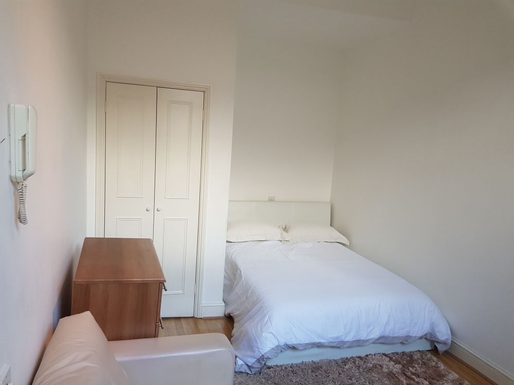 Property photo 1 of 5 Studio