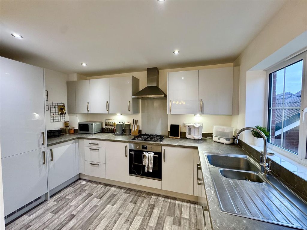 Property photo 2 of 18 Kitchen/Dining Room