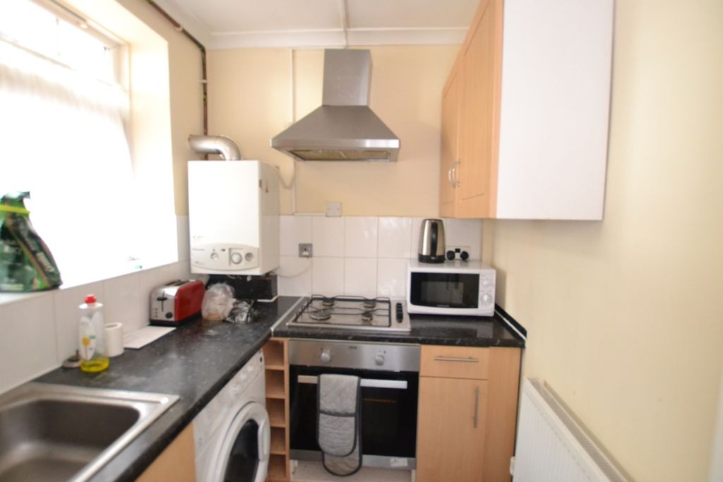 Property photo 3 of 9 Kitchen