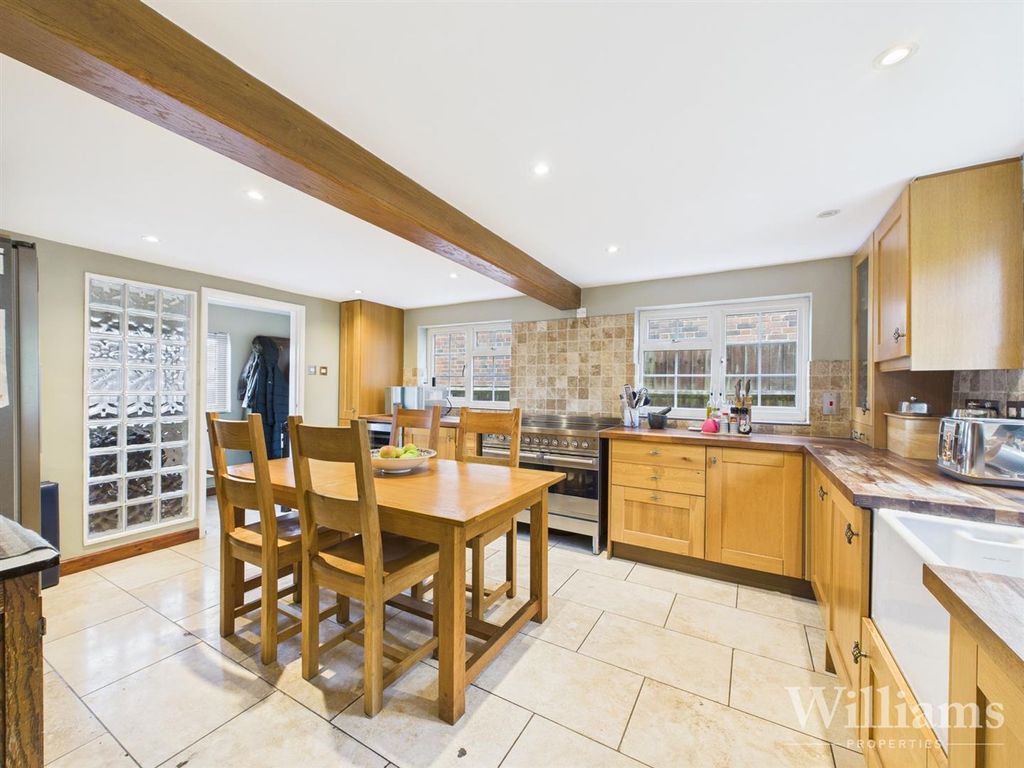 Property photo 2 of 25 Cam04950G0-Pr0127-Still004.Jpg