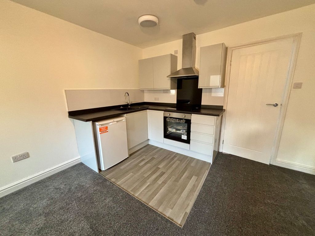 Property photo 2 of 6 Picture No. 12