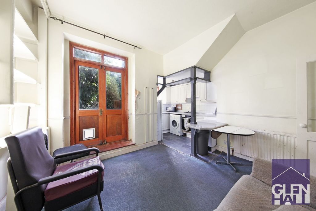 Property photo 2 of 8