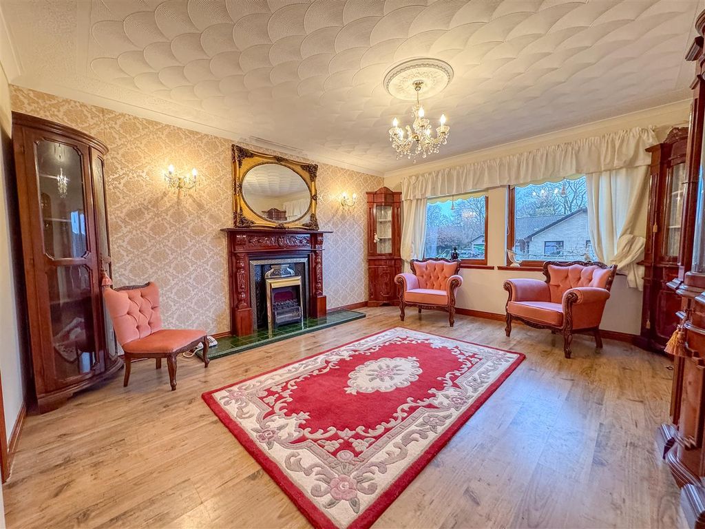 Property photo 3 of 27 Lounge