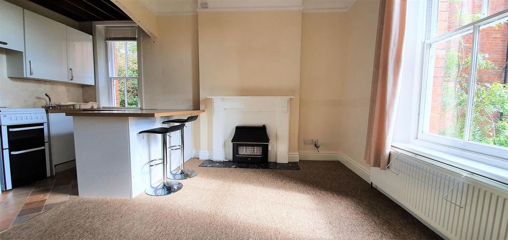 Property photo 3 of 6 Kitchen 1