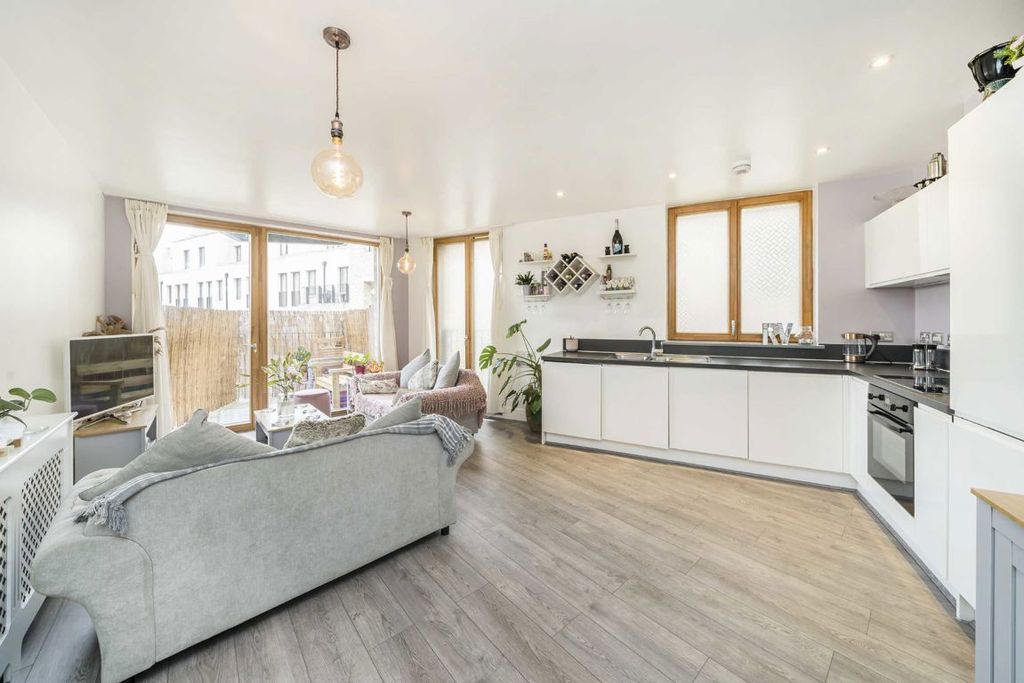 Property photo 2 of 7