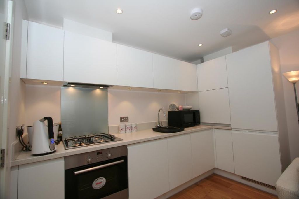 Property photo 2 of 6 Kitchen