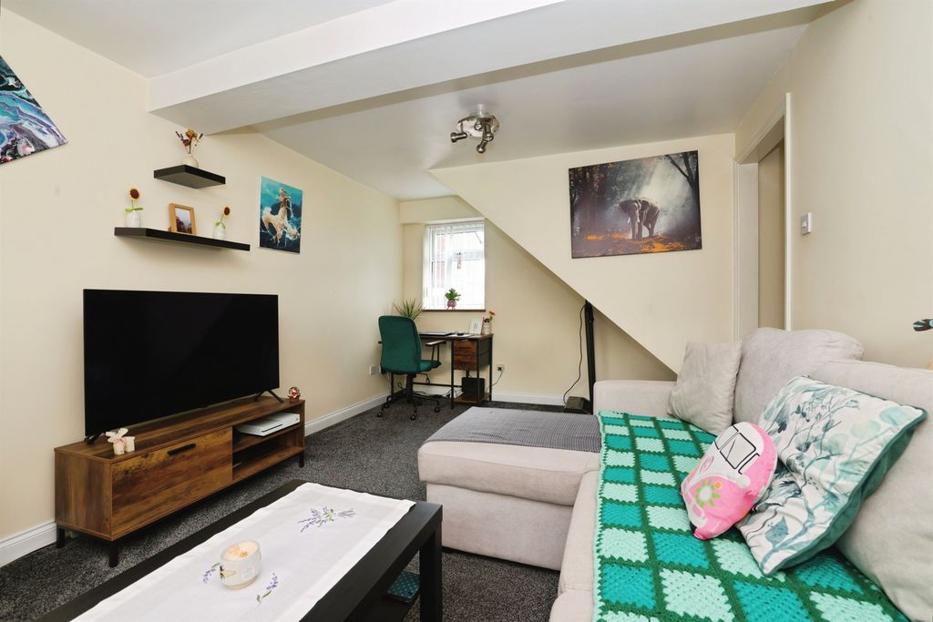 Property photo 3 of 24