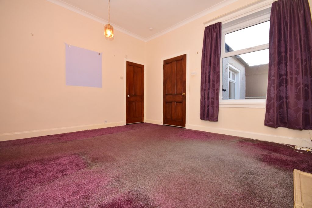 Property photo 3 of 15 Lounge